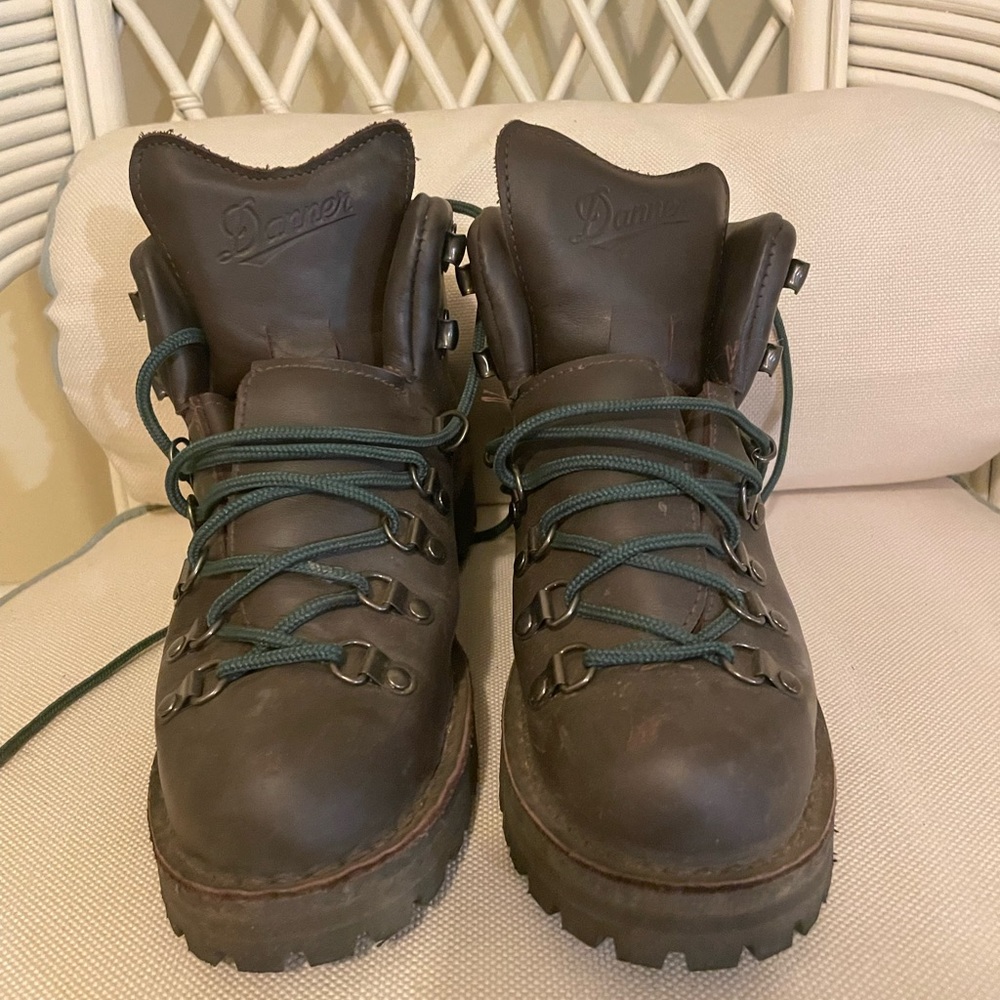 Only worn twice. They are just not for me.